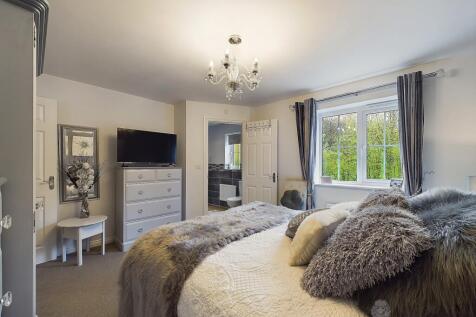 EweMove - Sycamore Drive - Bedroom 1