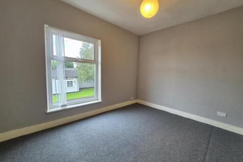 2-bed terraced on Foundry Street, Dukinfield, £850/mo