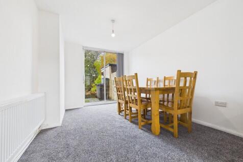 Gilling Crescent, Darlington, County Durham photo 3