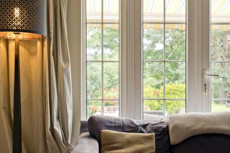 4 bed, 2 bath Detached in Leeds - Photo 9