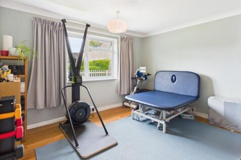 CAM02519G0-PR0295-STILL004