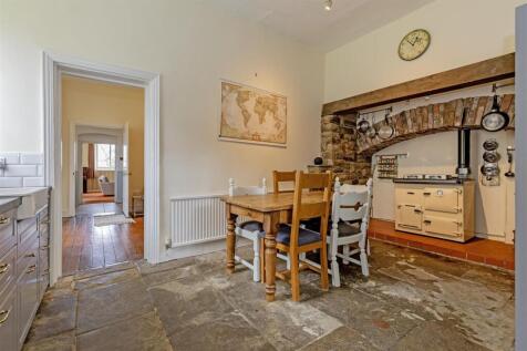 Kitchen/ Breakfast Room