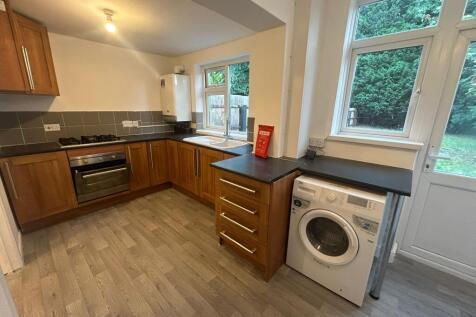 33 St Helens Road, Leamington Spa photo 2