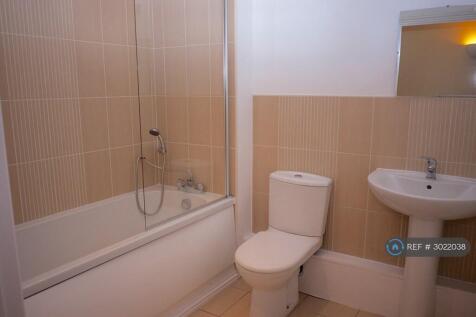 Bathroom 7ft x 6ft 1"