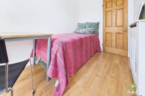 CAM01543G0-PR0176-STILL064