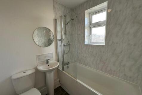 Rm 4 Ensuite