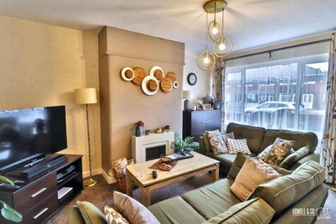 LIVING/ DINING ROOM