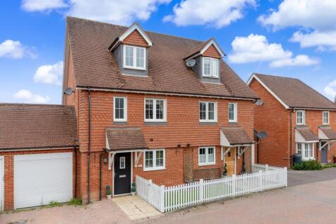 Horley, RH6 - property photo