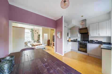 Belgrave Close, Walton-On-Thames, KT12 photo 4