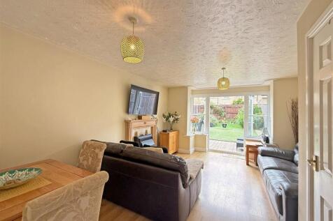 Frobisher Approach 22 - Lounge FP.jpg