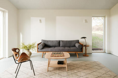 323359 - TRACTOR SHED Image A (c)Dave Watts.jpg