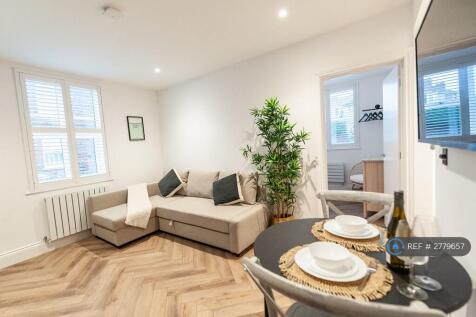 Living Room / Kitchen