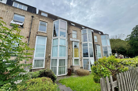 One bedroom flat - For sale by auction