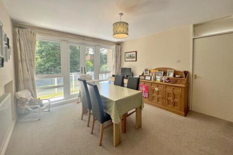 Living/Dining Area