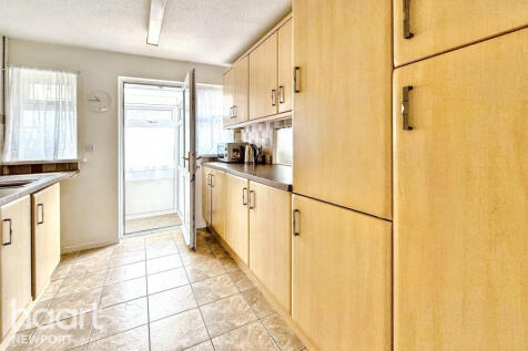 Chester Close, Pontypool photo 4