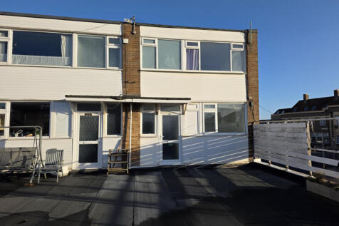 Three bedroom maisonette to let