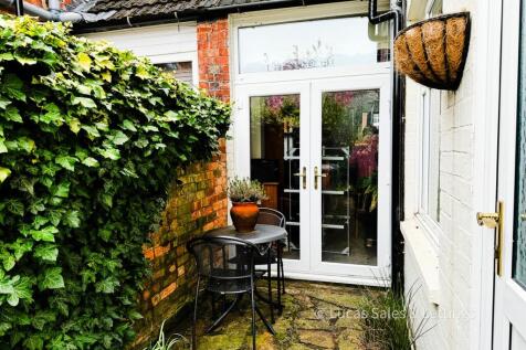 6 Dryden ST Kettering-12.jpg