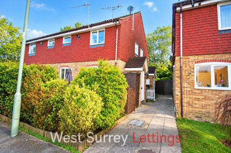 1-bed terraced on Viscount Gardens, Byfleet, KT14 6HE, £1,300/mo
