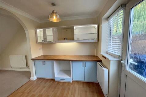 Weywood Close, Farnham, Surrey, GU9 photo 4