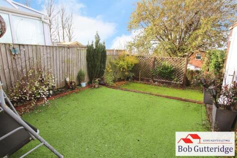 ENCLOSED REAR GARDEN