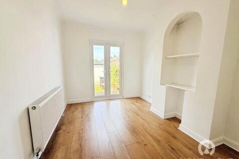 Lynton Road South, Gravesend, Kent, DA11 photo 4