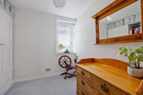 Bedroom / Study