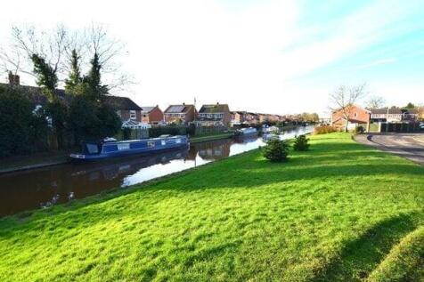 Shropshire Union Canal to the side