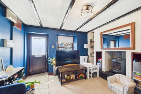 Lounge / Dining R...