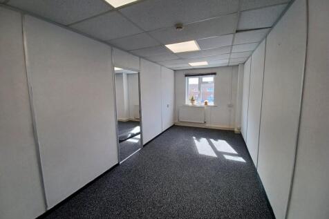 PHOTO 4  6 Whittle Road Wimborne.jpeg