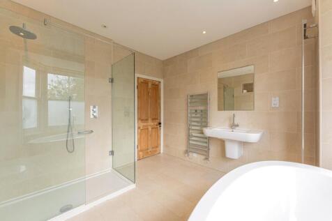 Family Bathroom To S