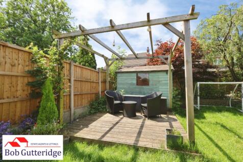 ENCLOSED REAR GARDEN
