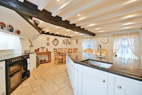 Kitchen/ dining room