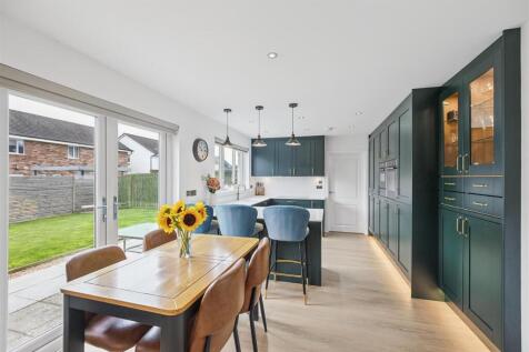 Whitecraigs Crescent-20.jpg