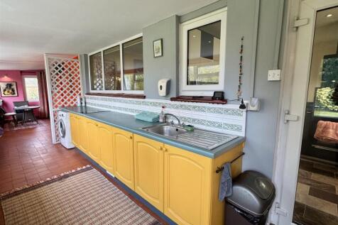 Breakfast Room/Utility