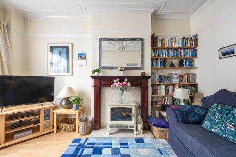 Whitehall Gardens, E4