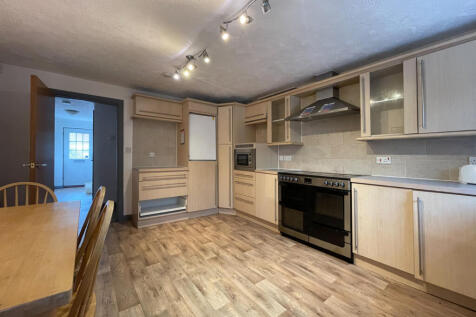 4-bed house on Robin Mews, Loughborough, £2,080/mo