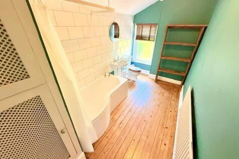 bathroom 3.jpeg