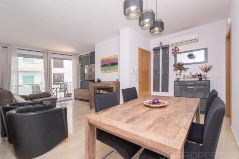 Central apartment for sale in Puerto de Pollensa, ready to move in