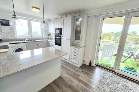Kitchen/B'fast Room