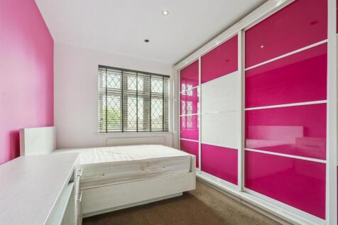 24 Martindale Road, Hounslow - bedroom 1.jpg
