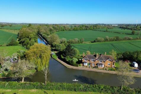 Long Buckby Wharf