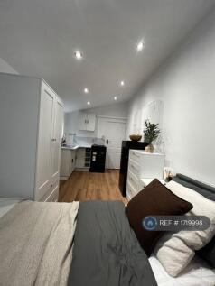 Harwood Avenue, Hornchurch, RM11 photo 4