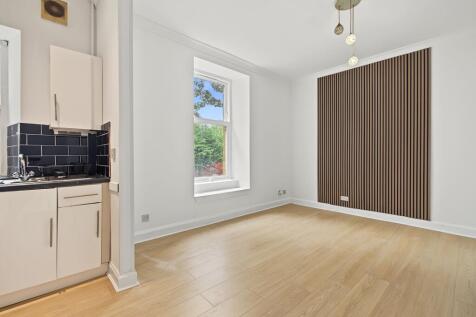 1/2, 38 Knoxville Road, KA25 7EB photo 4