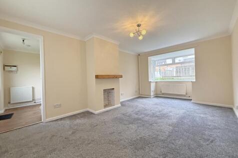 Barrie Gardens 7 - Lounge Front.jpg