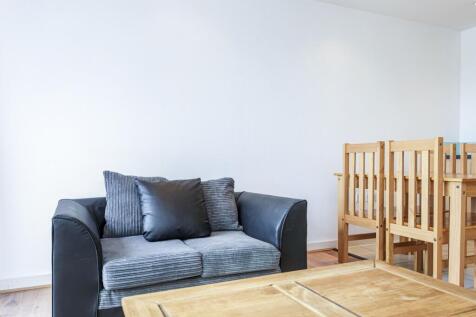 living room photo 3