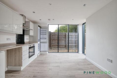 Apt 4, Ash Court, Ash Close Barlborough, S43 4XL photo 3