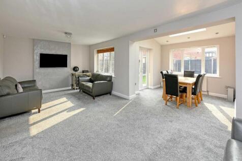 23 Penkside, Coven photo 3