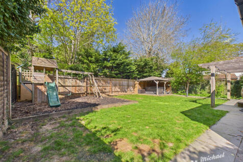 CAM03218G0-PR0602-STILL003