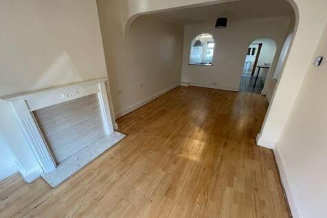3 Bedroom house to rent, Guppy Street, Robourne photo 3