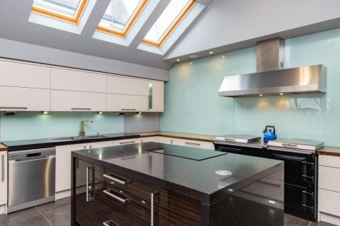 4 bed, 3 bath Detached in Glasgow - Photo 41